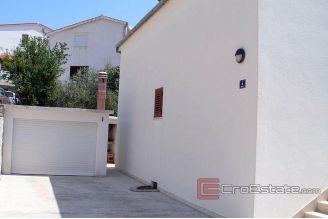 12 3738 30 Ciovo House For Sale