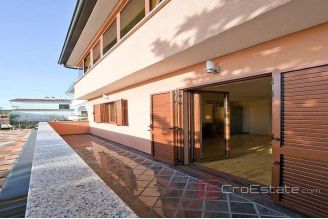 20 3694 30 Krk Villa For Sale
