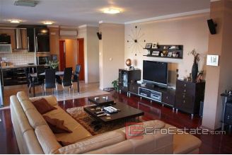 15 3654 30 Marina House For Sale
