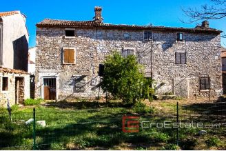 10 3637 30 Pula stone house for sale