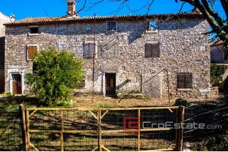 10 3637 30 Pula stone house for sale