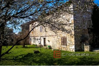 10 3637 30 Pula stone house for sale