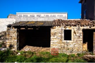 10 3637 30 Pula stone house for sale