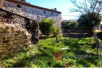 10 3637 30 Pula stone house for sale