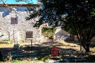 10 3637 30 Pula stone house for sale
