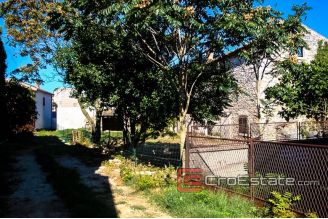 10 3637 30 Pula stone house for sale