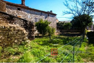 10 3637 30 Pula stone house for sale