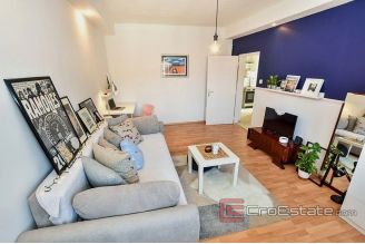 018_ 2025 66 apartment near the waterfront overlooking the city Split Center for sale