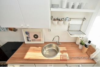 018_ 2025 66 apartment near the waterfront overlooking the city Split Center for sale