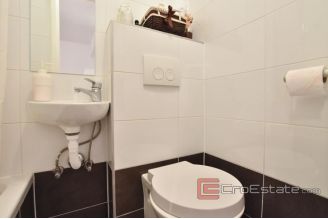 018_ 2025 66 apartment near the waterfront overlooking the city Split Center for sale