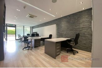 008 2027 23 attractive office space Kman 104m2 Split for rent