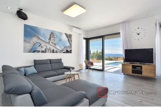 0020 2026 63 luxury villa with sea view Split area for sale