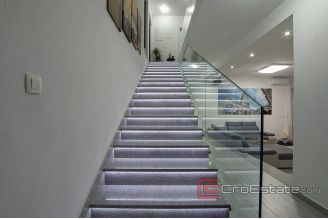 0020 2026 63 luxury villa with sea view Split area for sale