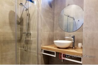 0011 2025 67 three units in an exceptional location Split center for sale