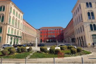 0011 2025 67 three units in an exceptional location Split center for sale