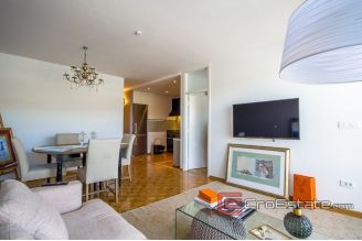 20 4863 30 Split apartment for rent1