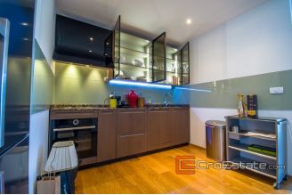 20 4863 30 Split apartment for rent1