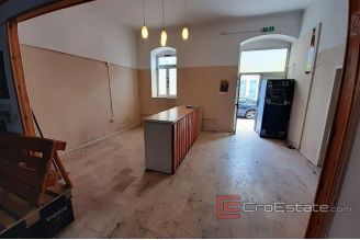006 2016 450 business space on the west coast of split for rent 