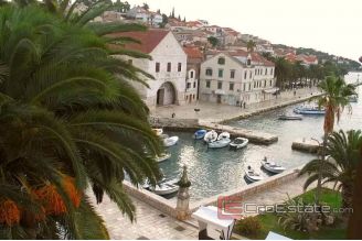 011 2016 447 apartment Hvar boardwalk for rent
