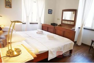 011 2016 447 apartment Hvar boardwalk for rent