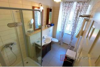 011 2016 447 apartment Hvar boardwalk for rent