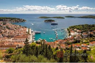 011 2016 447 apartment Hvar boardwalk for rent