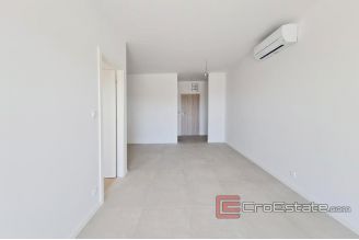 0010 2025 69 apartment with garden and sea view in a new building Znjan Split for sale