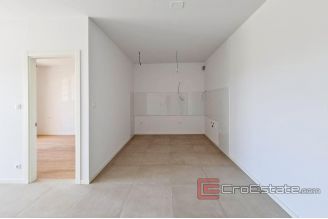 0010 2025 69 apartment with garden and sea view in a new building Znjan Split for sale