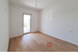 0010 2025 69 apartment with garden and sea view in a new building Znjan Split for sale