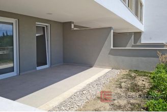 0010 2025 69 apartment with garden and sea view in a new building Znjan Split for sale