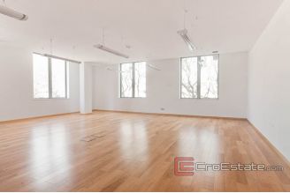 009 4988 30 Split business for rent