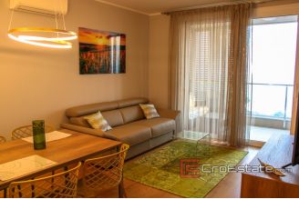 13 2024 70 Split apartment sea view for rent