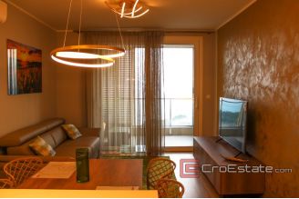 13 2024 70 Split apartment sea view for rent