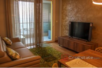 13 2024 70 Split apartment sea view for rent