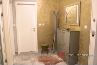 13 2024 70 Split apartment sea view for rent