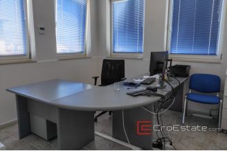 08 2024 81 Split business for sale