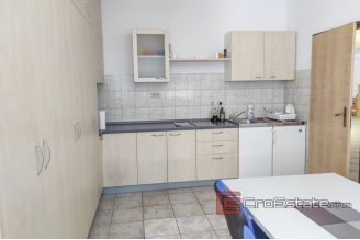 08 2024 81 Split business for sale