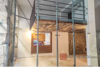 06 2024 87 Split center business for rent