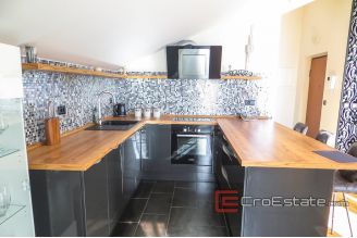 11 2018 128 Split apartment for rent