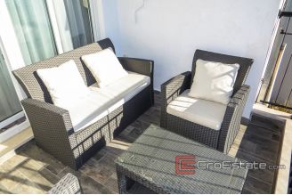 11 2018 128 Split apartment for rent