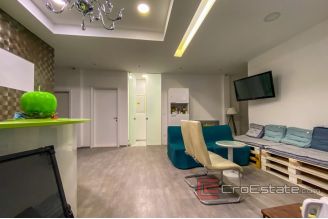 10 2027 02 Split business for rent