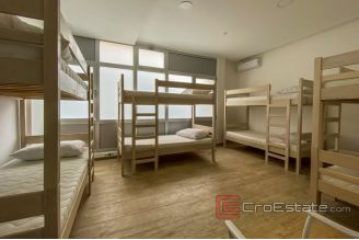 10 2027 02 Split business for rent