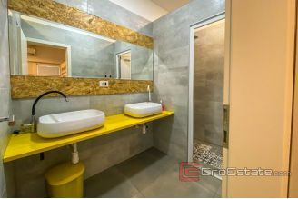 10 2027 02 Split business for rent