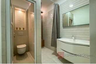 10 2027 02 Split business for rent