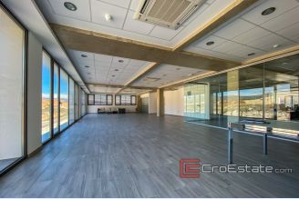 01 2027 06 Split area business for rent