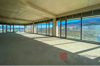 05 2027 06 Split area business for rent