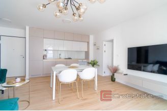 12 2025 33 Split apartment for rent