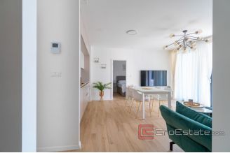 12 2025 33 Split apartment for rent