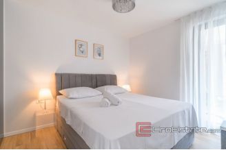 12 2025 33 Split apartment for rent