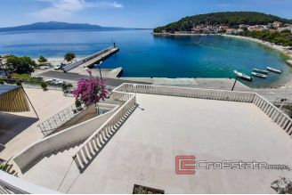 13 2016 417 Omis hotel house first row for sale